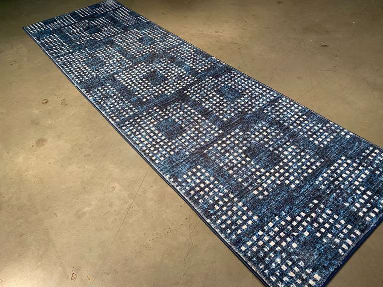 Magnificent Modern Runner 8'