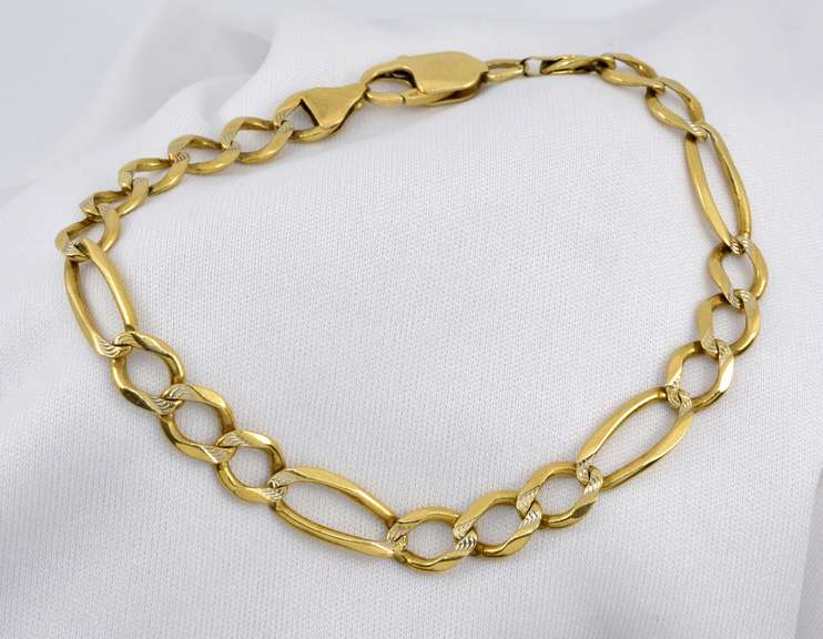 Popular Figaro Link Gold Bracelet