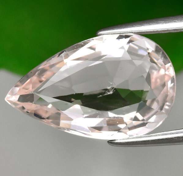 Simply gorgeous 2.45ct UNHEATED Chantilly pink Morganite