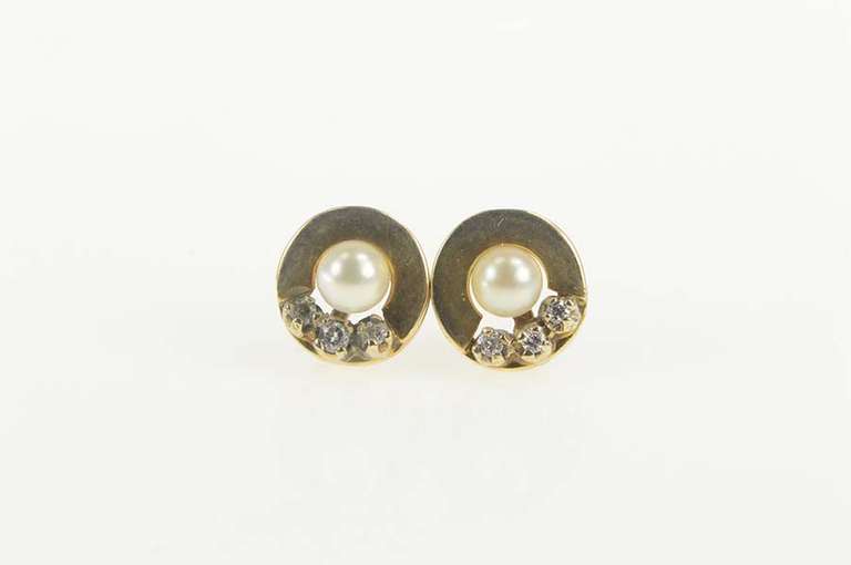 14K Yellow Gold Pearl Diamond Accent Circle Simple Stud Earrings