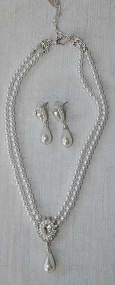 Set Of Fashion Jewelry Neck Lace And Earrings