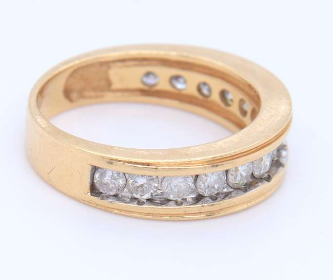 Elegant Yellow Gold Round Brilliant Cut Diamond Band