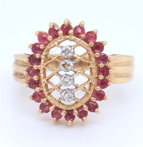 Beautiful Yellow Gold Ruby and Diamond Ring