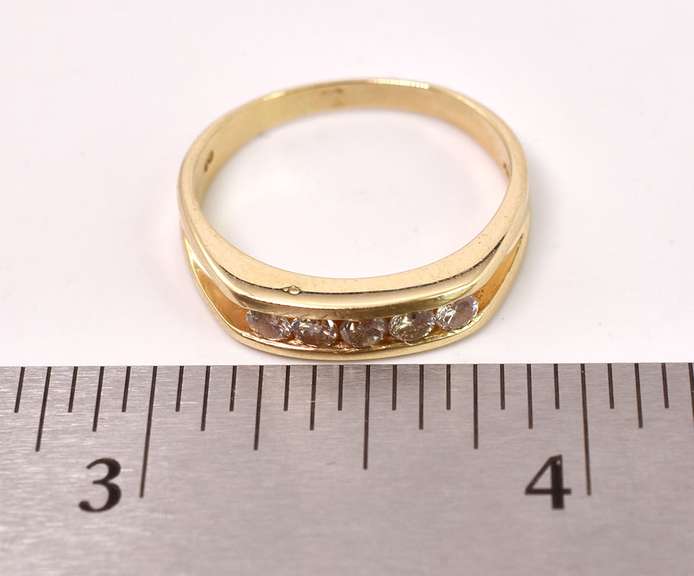 Elegant Diamond Band Ring in 14K Yellow Gold