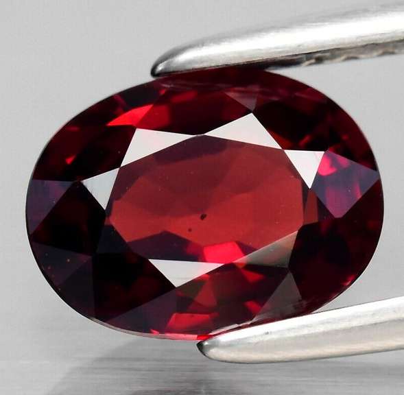 Amazing 1.66ct UNTREATED ruby red Rhodolite Garnet