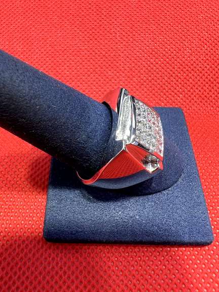 MENS 14K WHITE GOLD DIAMOND RING WITH 1.50 CARAT IN TOTAL WEIGTH