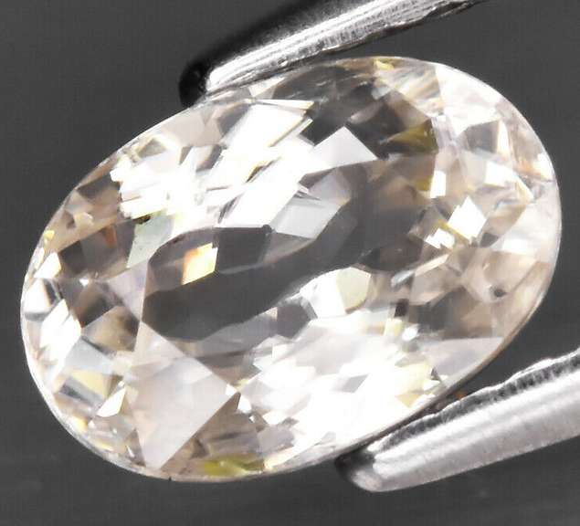 Glittering 1.34ct diamond luster white Zircon