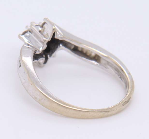Dazzling White Gold Diamond Flower Style Ring