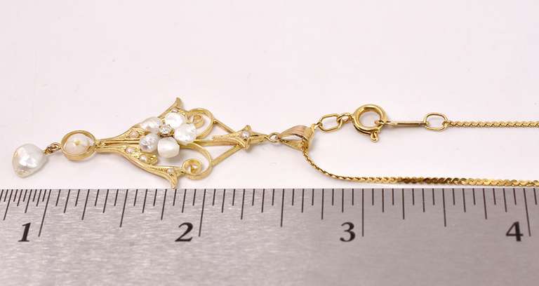 Lovely Lavalier Pendant Necklace in Yellow Gold