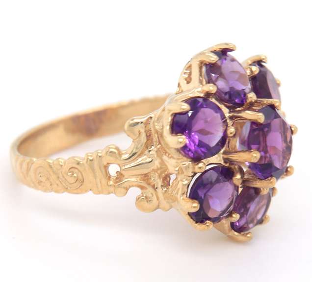 Charming Yellow Gold Flower Style Amethyst Ring