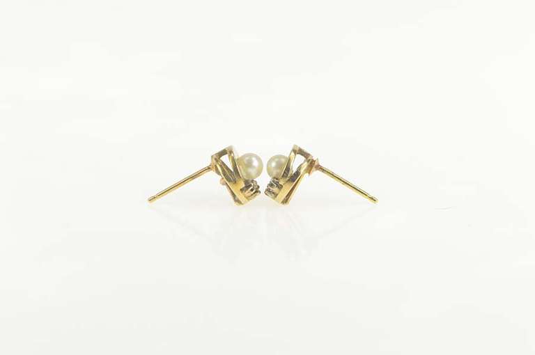 14K Yellow Gold Pearl Diamond Accent Circle Simple Stud Earrings