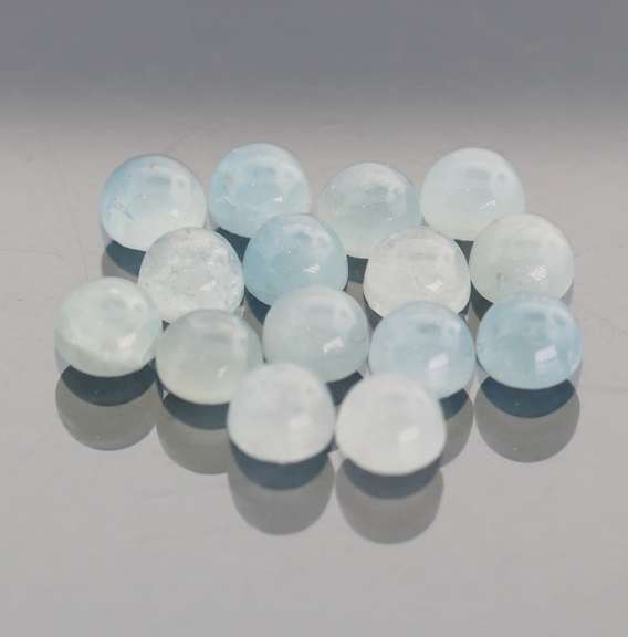 Glistening 8.97ct natural Aquamarine cabochon set