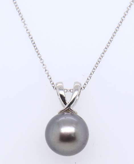 Simple & Elegant 14kt WG Tahitian Pearl Necklace