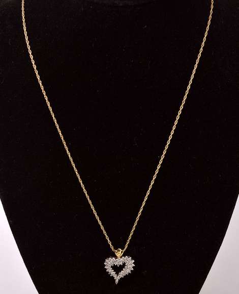 Gorgeous Diamond Set Heart Pendant Necklace in 14K Yellow Gold
