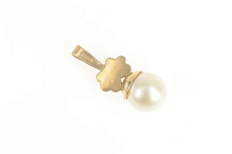 14K Yellow Gold Retro Pearl Flower Classic Simple Pendant