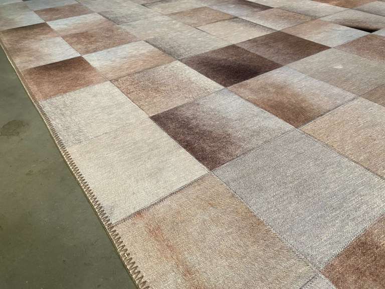 Exciting Hides Design rug 5x8