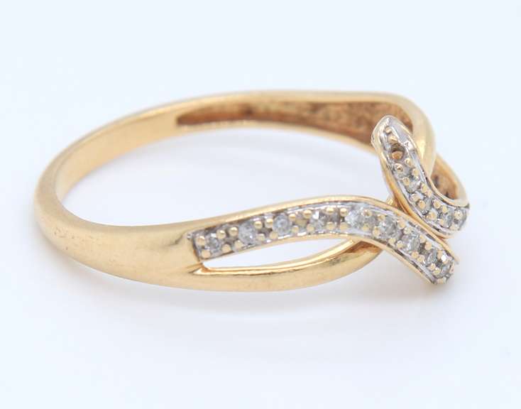 Gorgeous Yellow Gold Diamond Bypass Ring
