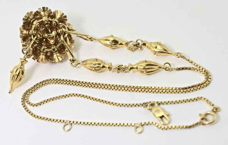 Fascinating En Tremblant 18K Flower Necklace with Rubies