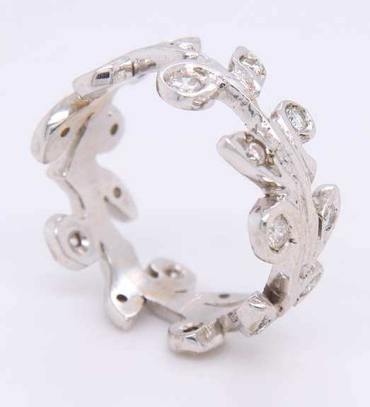 Glowing White Gold Diamond Leaf Design Band