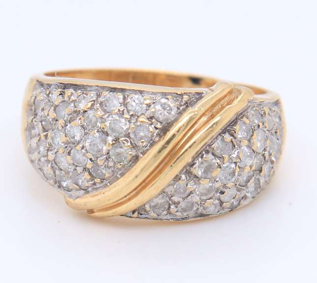 Fantastic Yellow Gold Diamond Band