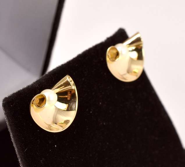 Creative Pearl Post Earrings in 14K Yellow Gold