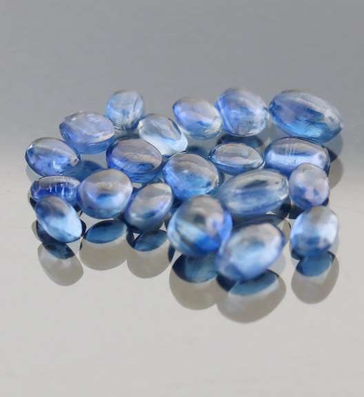 Outstanding 9.70ct sapphire blue Kyanite cabochon set