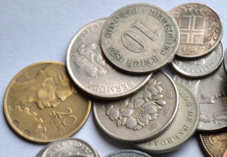 10 Pounds World Coins