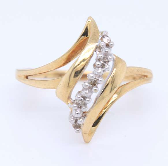Handsome Yellow Gold Diamond Ring