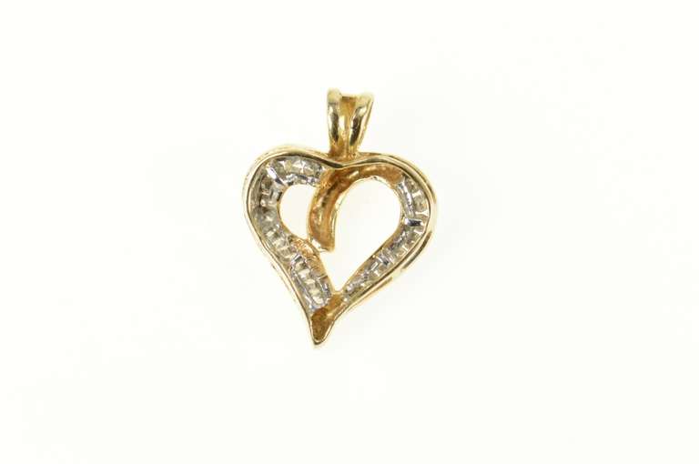 10K Yellow Gold 0.25 Ctw Classic Diamond Heart Love Symbol Pendant