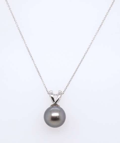 Simple & Elegant 14kt WG Tahitian Pearl Necklace