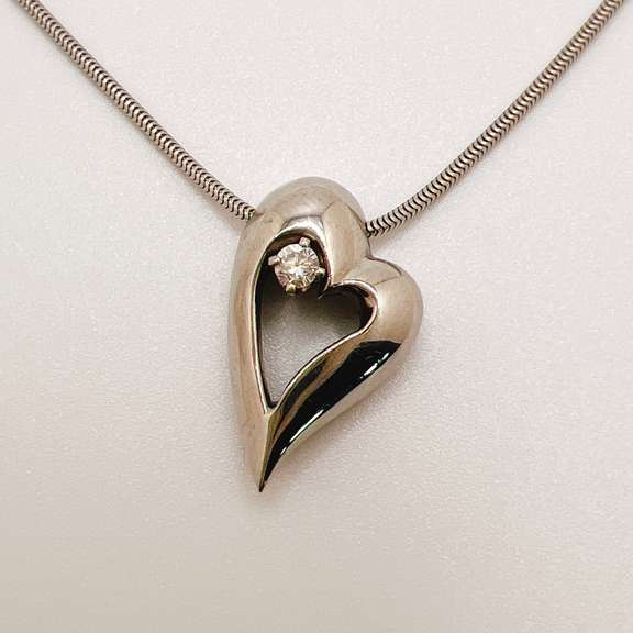 14kt Solid White Gold & Diamond Heart Pendant Necklace