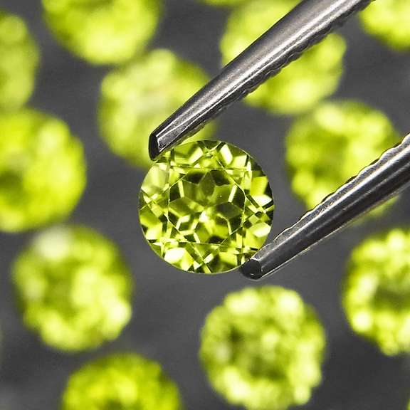 High grade 9.05ct untreated apple green Peridot set