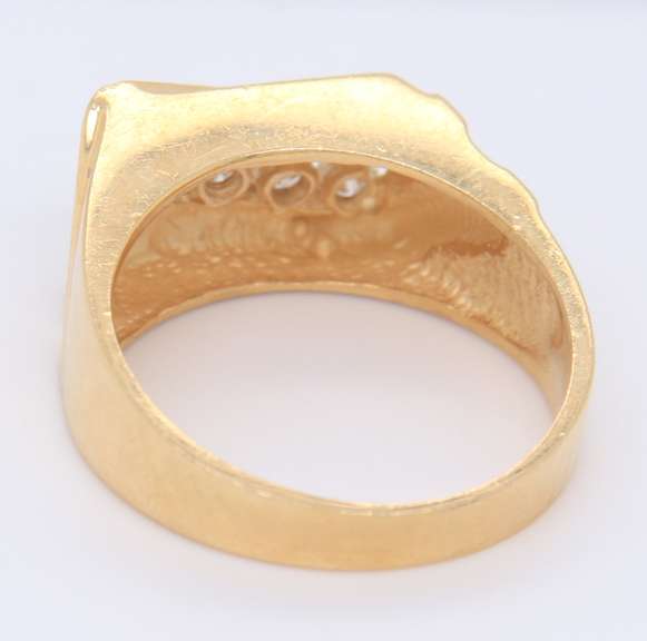 Impressive Yellow Gold Round Brilliant Cut Diamond Wedding Band
