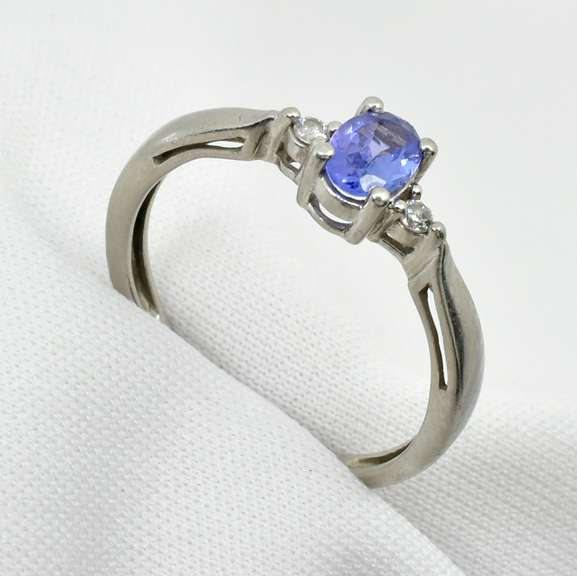 Tasteful Tanzanite Ring in Platinum