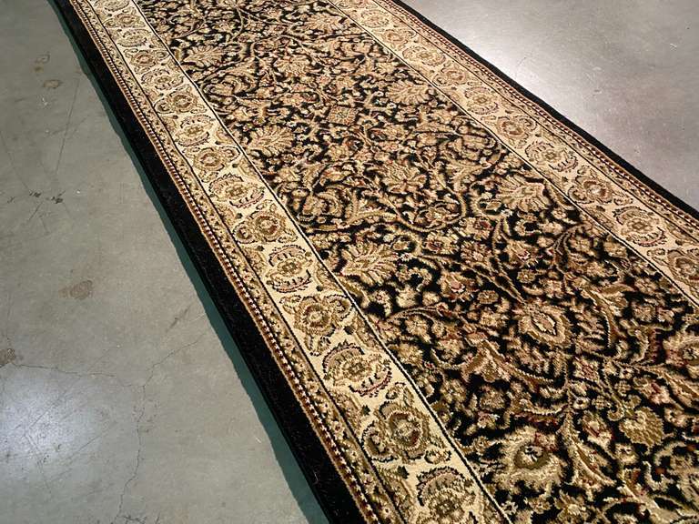 Fabulous Classic Sarouk Design 8' Runner