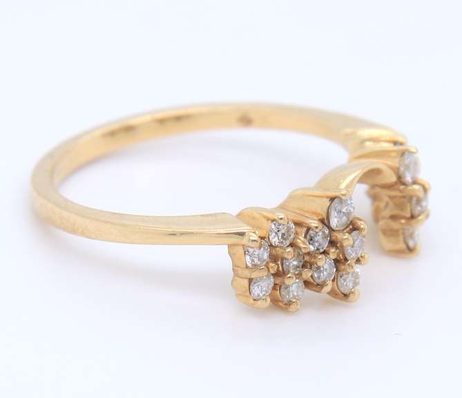 Dazzling Yellow Gold Diamond Ring