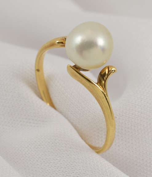 Lustrous Mikimoto Pearl Ring