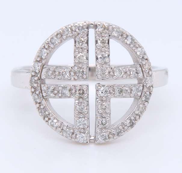 Stunning White Gold Diamond Ring