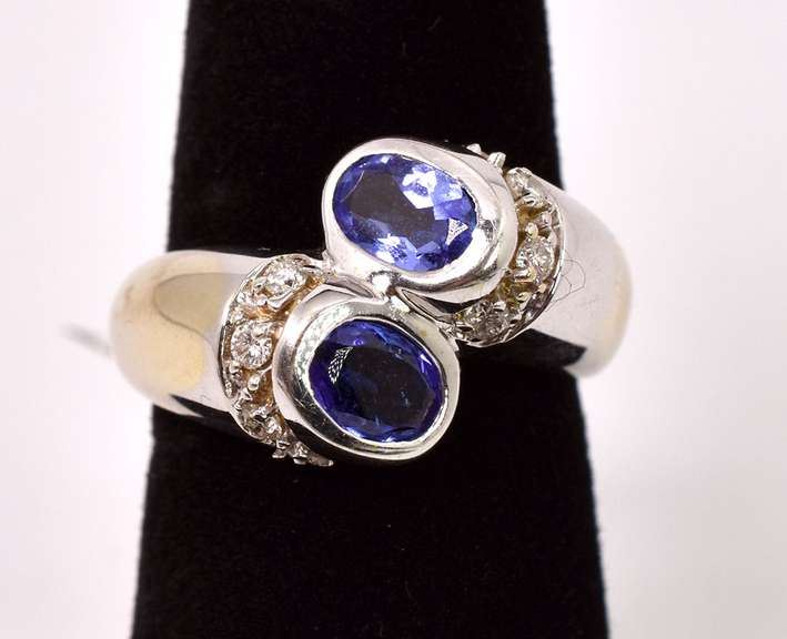 Tasteful Tanzanite and Diamond Ring in 14K Yellow Gold