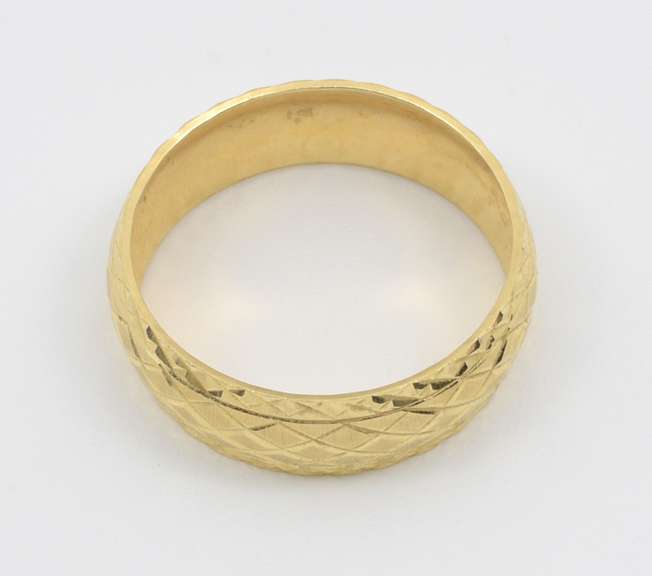 Sparkling Etched 14k Band