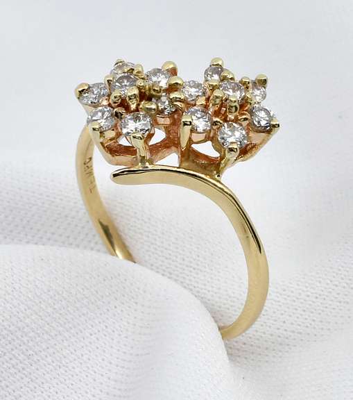 Pretty Double Flower Diamond Ring