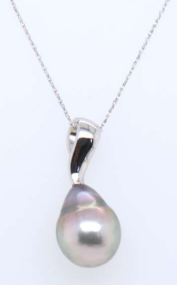 Gorgeous 14kt WG Grey Pearl Pendant Necklace