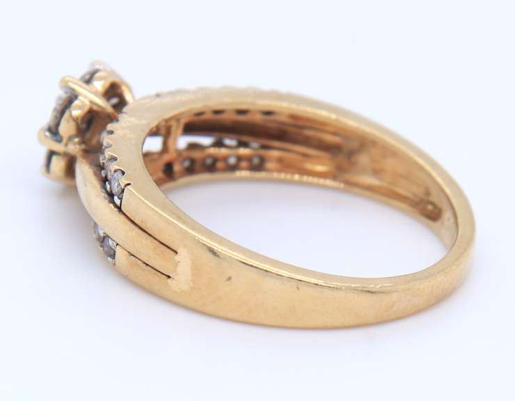 14kt Yellow Gold Flower Design Diamond Ring