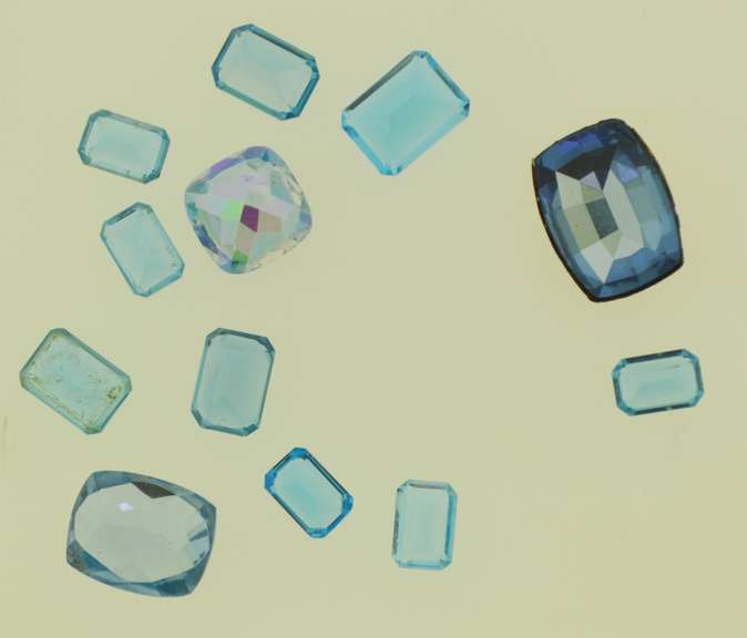 27.5ct Emerald Cud Blue Topaz Loos Stone Lot