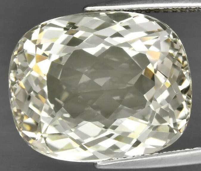 Gorgeous untreated 23.09ct light yellow Topaz