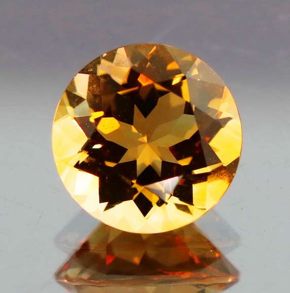 Amazing 4.32ct golden orange unheated Citrine solitaire