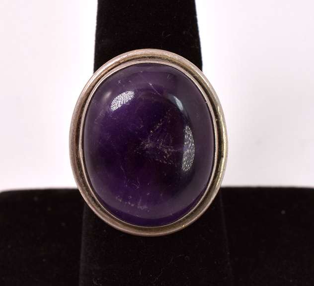 Captivating 14.20CTS Cabochon-Cut Star Amethyst Ring in Sterling Silver