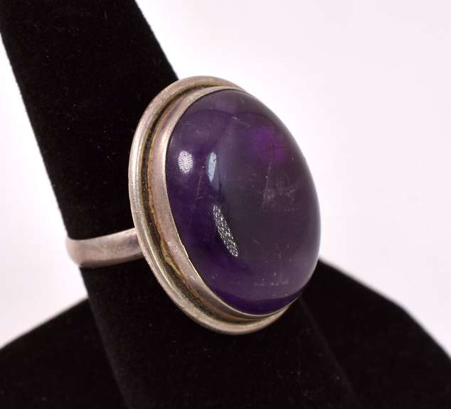 Captivating 14.20CTS Cabochon-Cut Star Amethyst Ring in Sterling Silver
