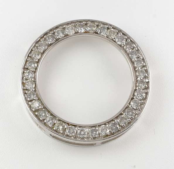 Popular White Gold Diamond Circle Pendant