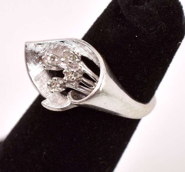 Vintage Lilly Diamond Ring in 14K White Gold